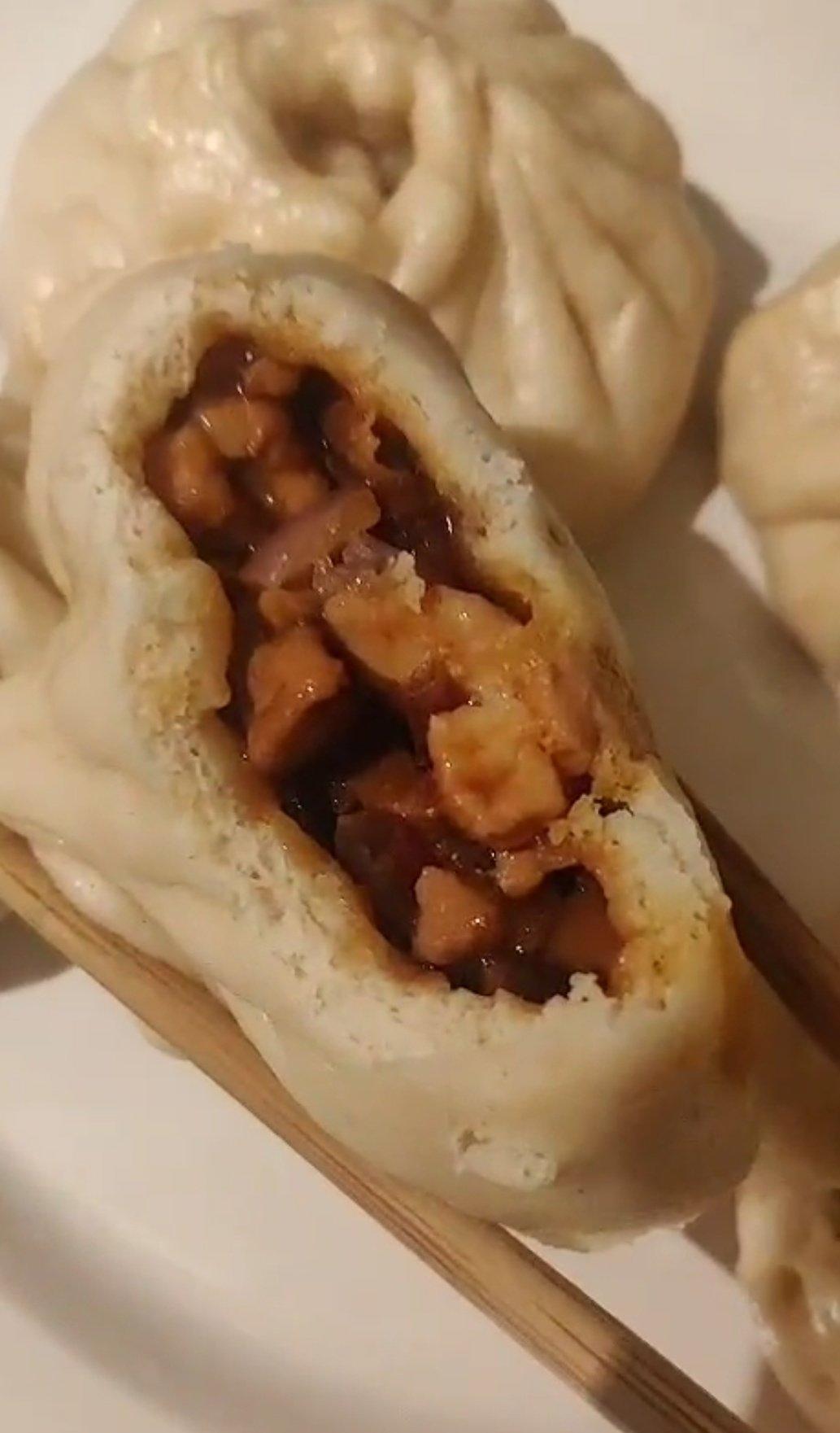 香菇鸡腿酱肉包