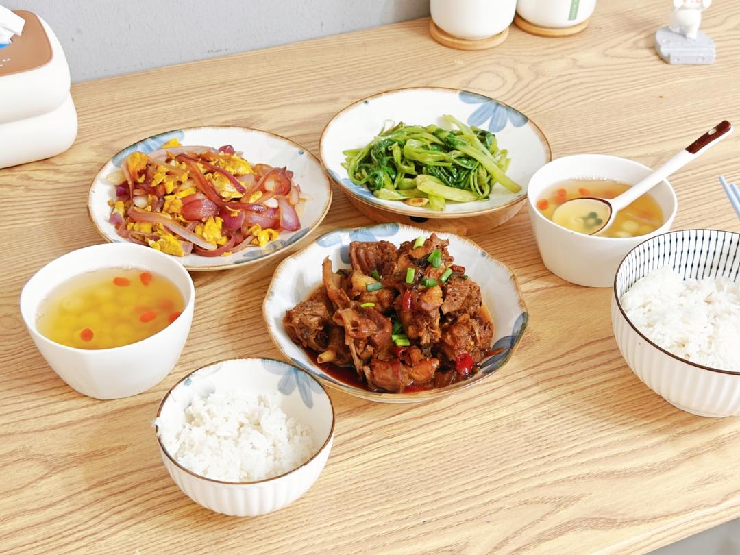 简单两步煮出比甜品店还好喝的冰糖莲子汤
