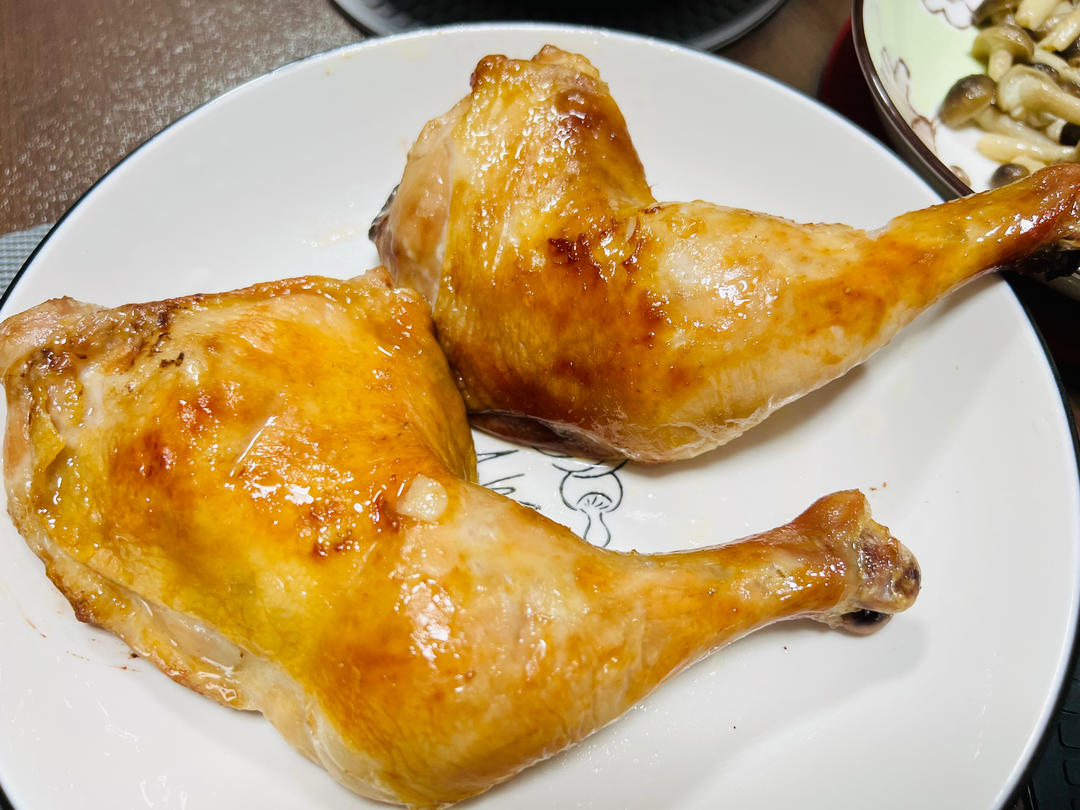 鲜嫩多汁～好吃到舔手指的蜜汁烤鸡腿