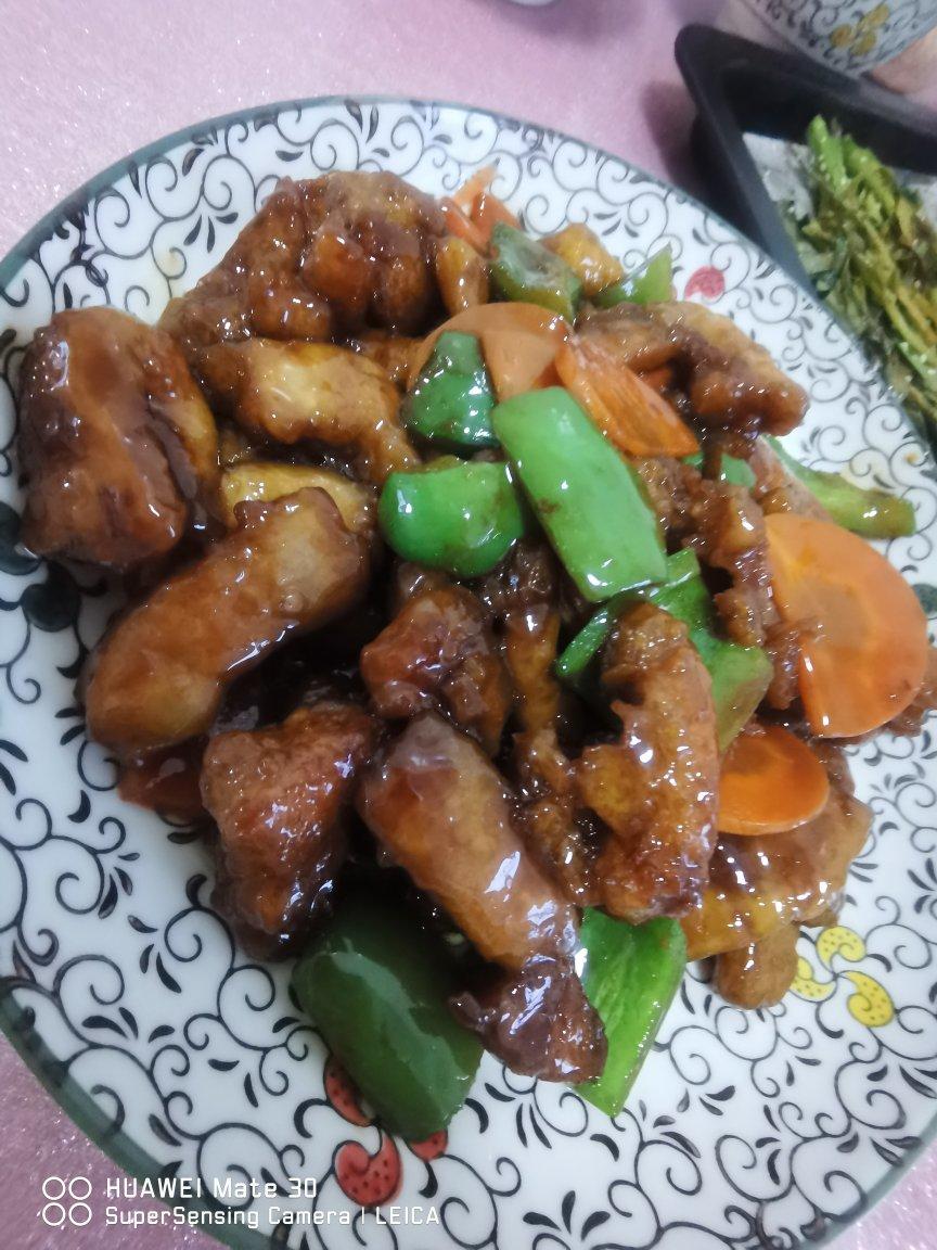 厨师长教你：“溜肉段”的家常做法，外酥里嫩唇齿留香