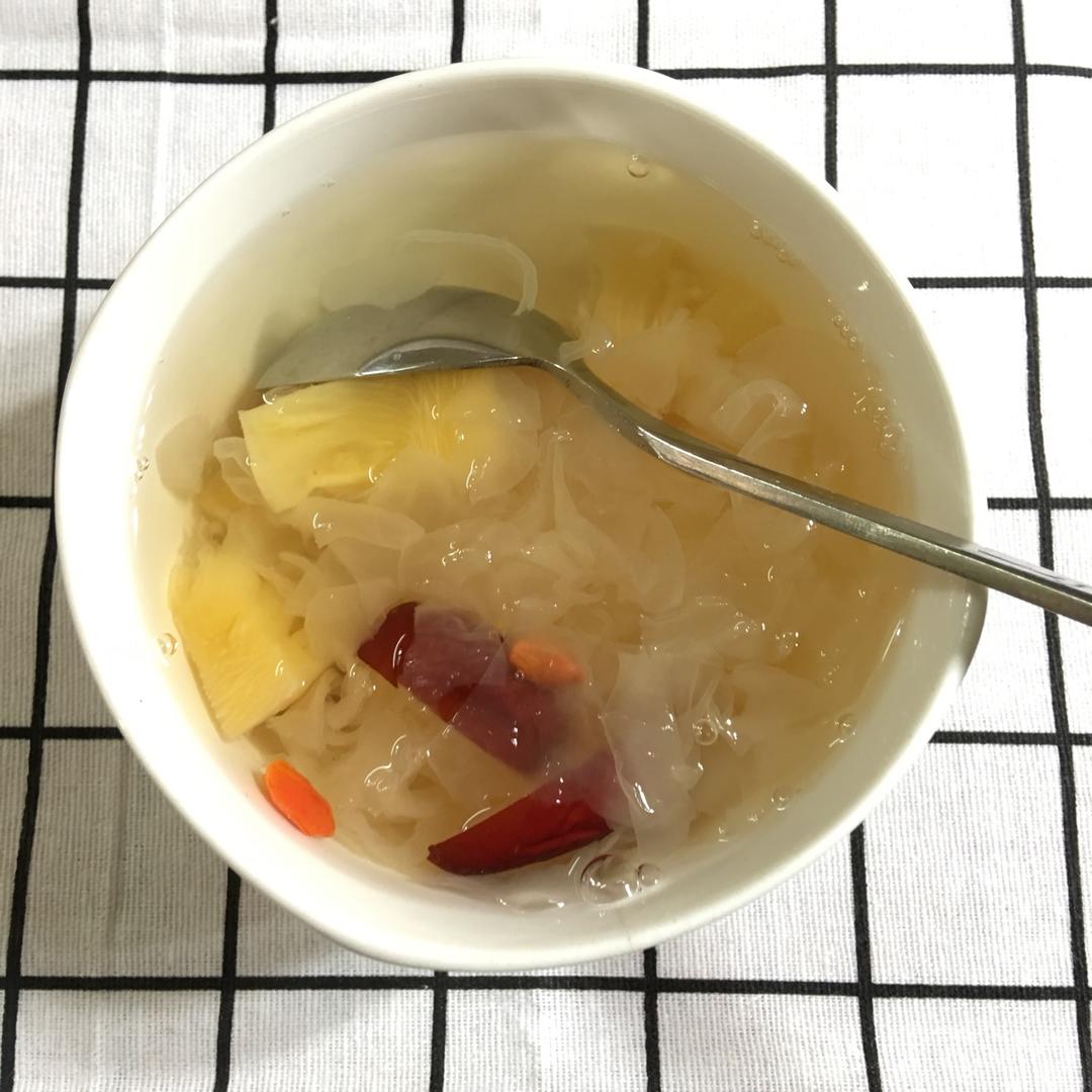 菠萝银耳糖水