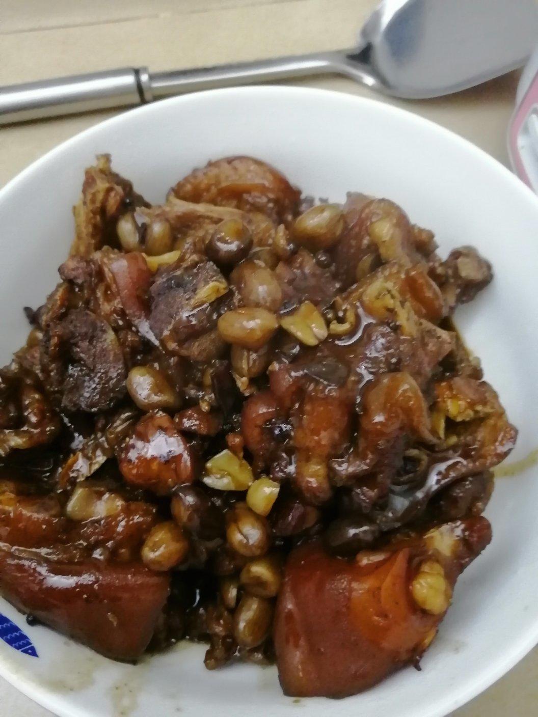 美味的家常菜：红烧猪蹄