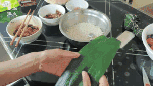 喜欢咸肉粽的看过来，自己动手做的才好吃！的做法 步骤4