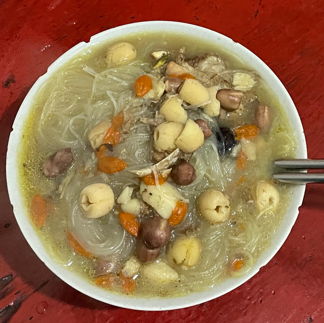 排骨汤煮米线-妈妈做