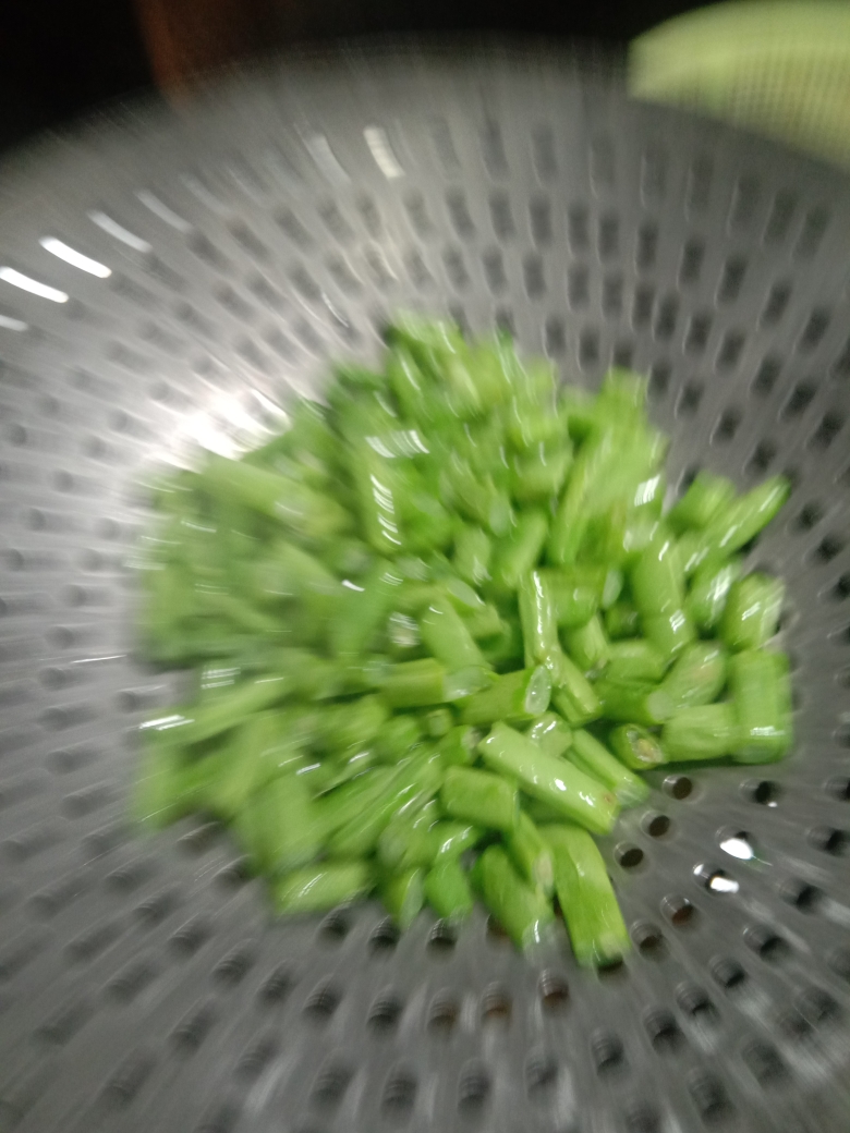 梅干菜炒四季豆的做法 步骤2