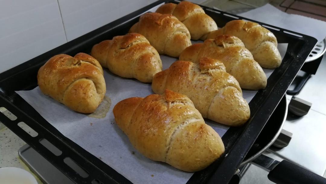 全麦肉松面包卷