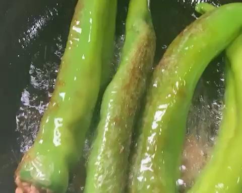 虎皮尖椒酿肉的做法