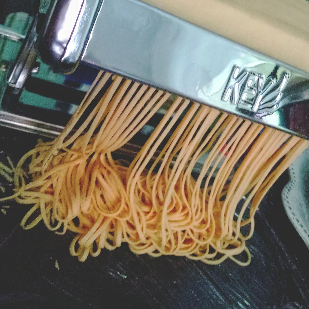 自制纯天然蔬菜汁彩色面条