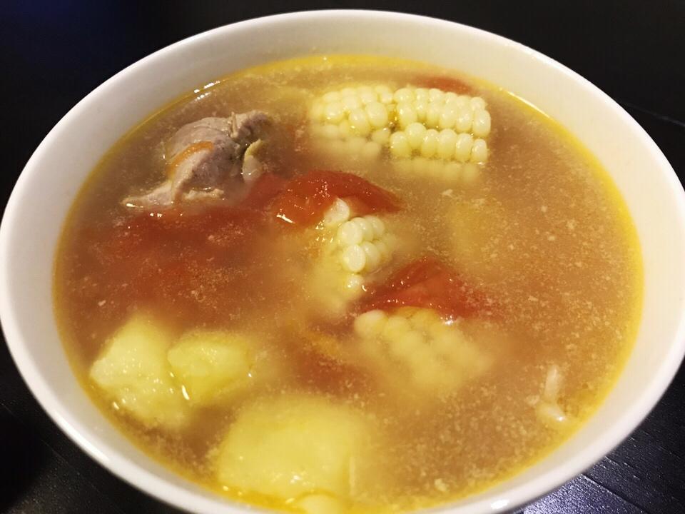 番茄土豆玉米排骨汤