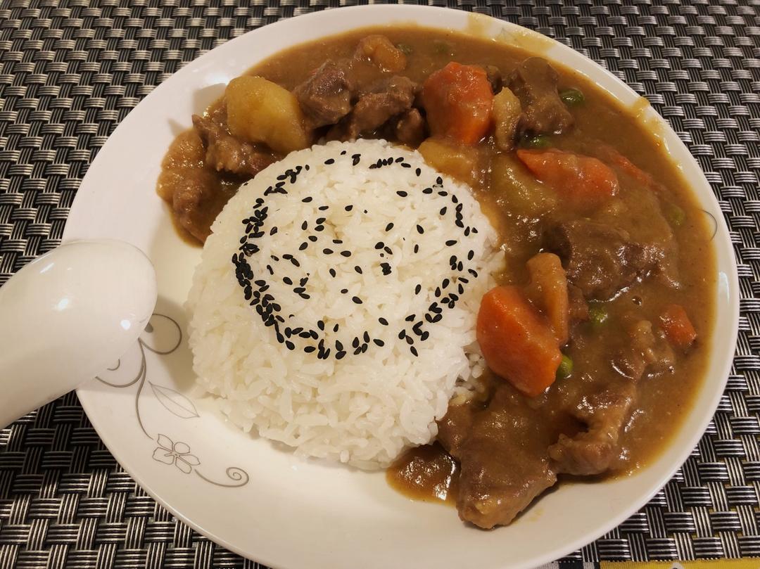 Mr董的招牌咖喱牛肉饭