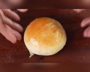 视频食谱 | 马苏爆浆拉丝面包 - 格尔巴尼新鲜马苏球应用的做法 步骤11