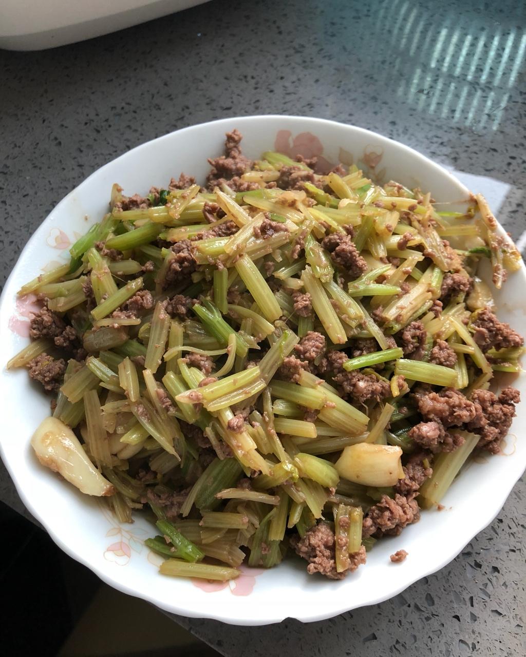 芹菜牛肉末「下饭神器」