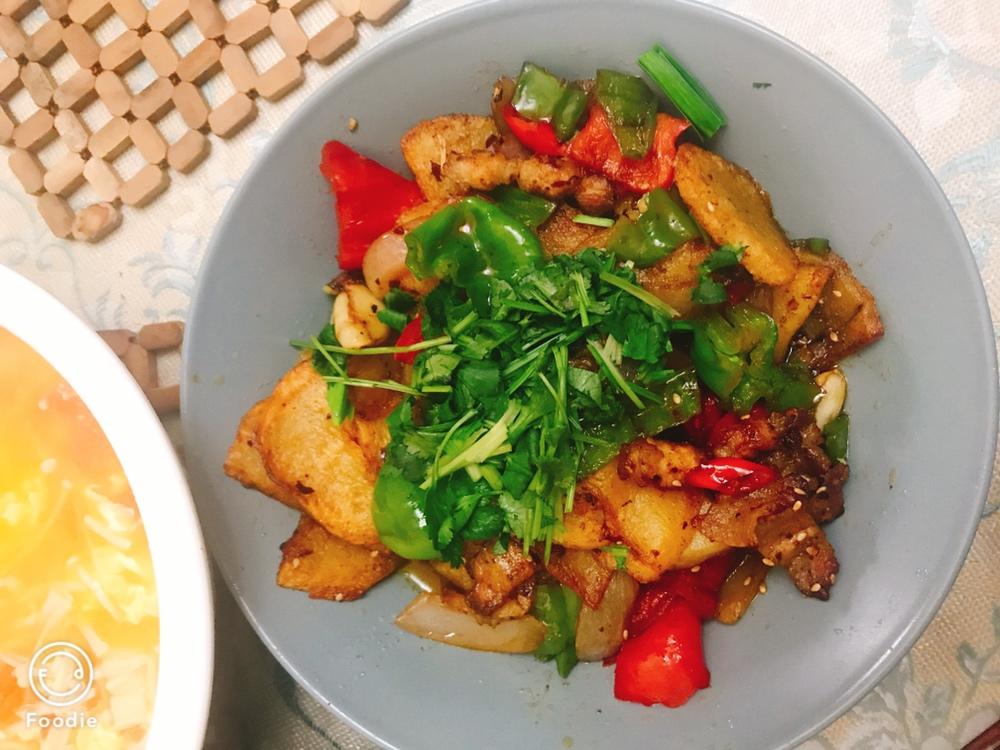 五花肉干煸土豆片