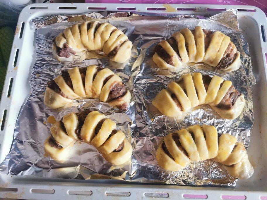 豆沙毛毛虫面包