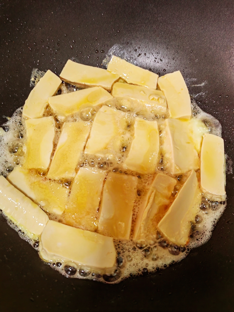 外焦里嫩的香煎豆腐的做法 步骤5