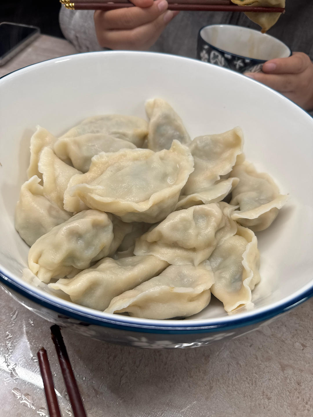 香菜香菇牛肉煮饺子