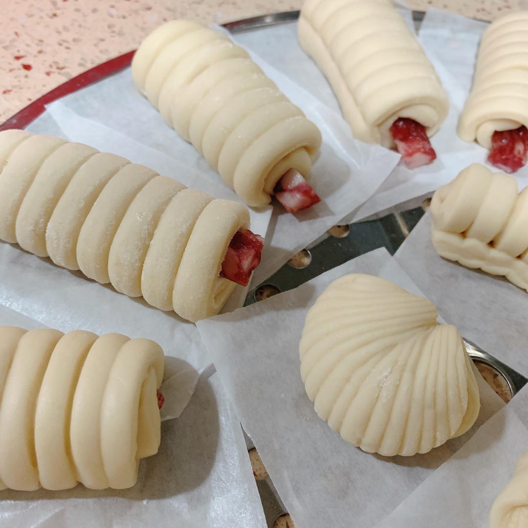 儿时的味道-广式腊肠包的做法