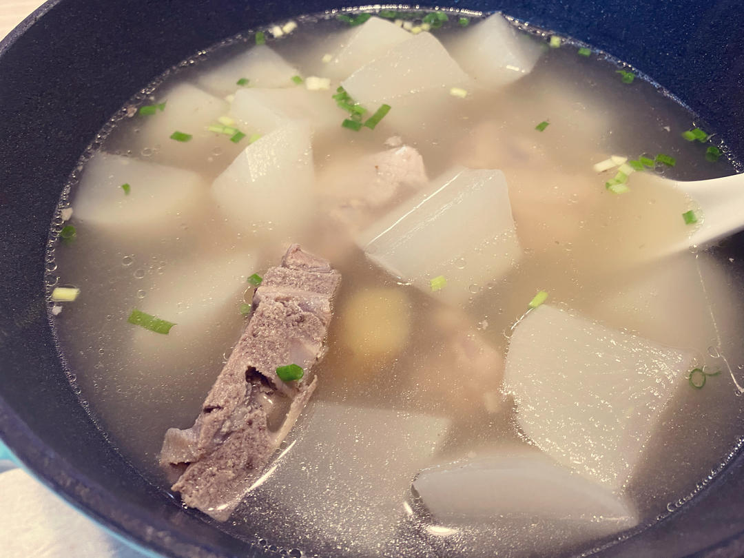 大骨炖萝卜汤