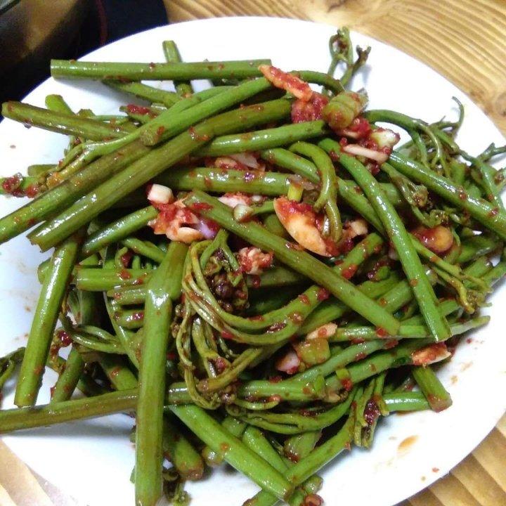 凉拌蕨菜