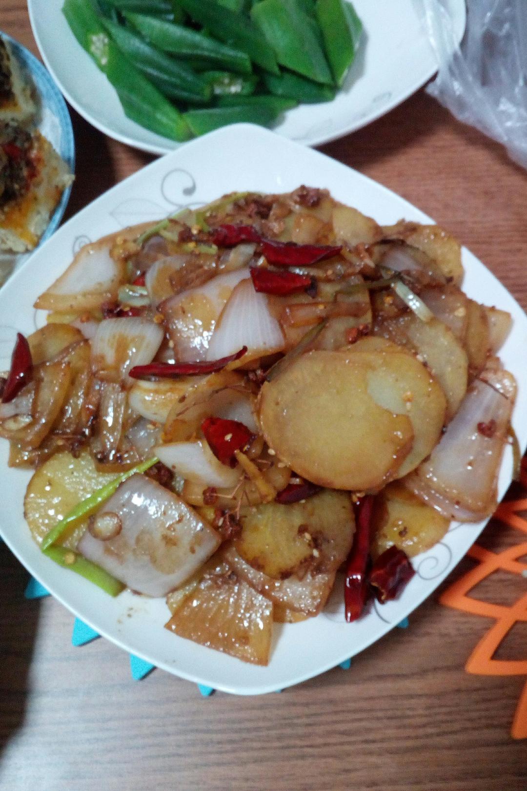 边吃边流泪的「孜然土豆片」