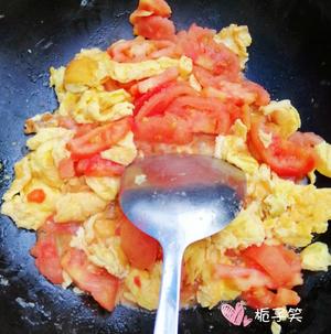 如何熬出喷香的番茄煎蛋汤🍳的做法 步骤6