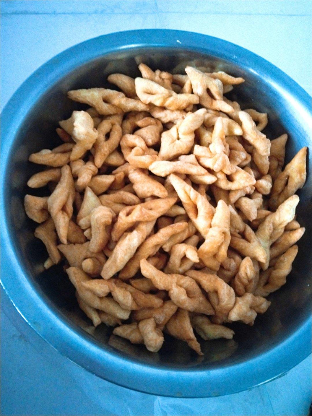 妞宝儿5234做的炸套环儿炸面果子