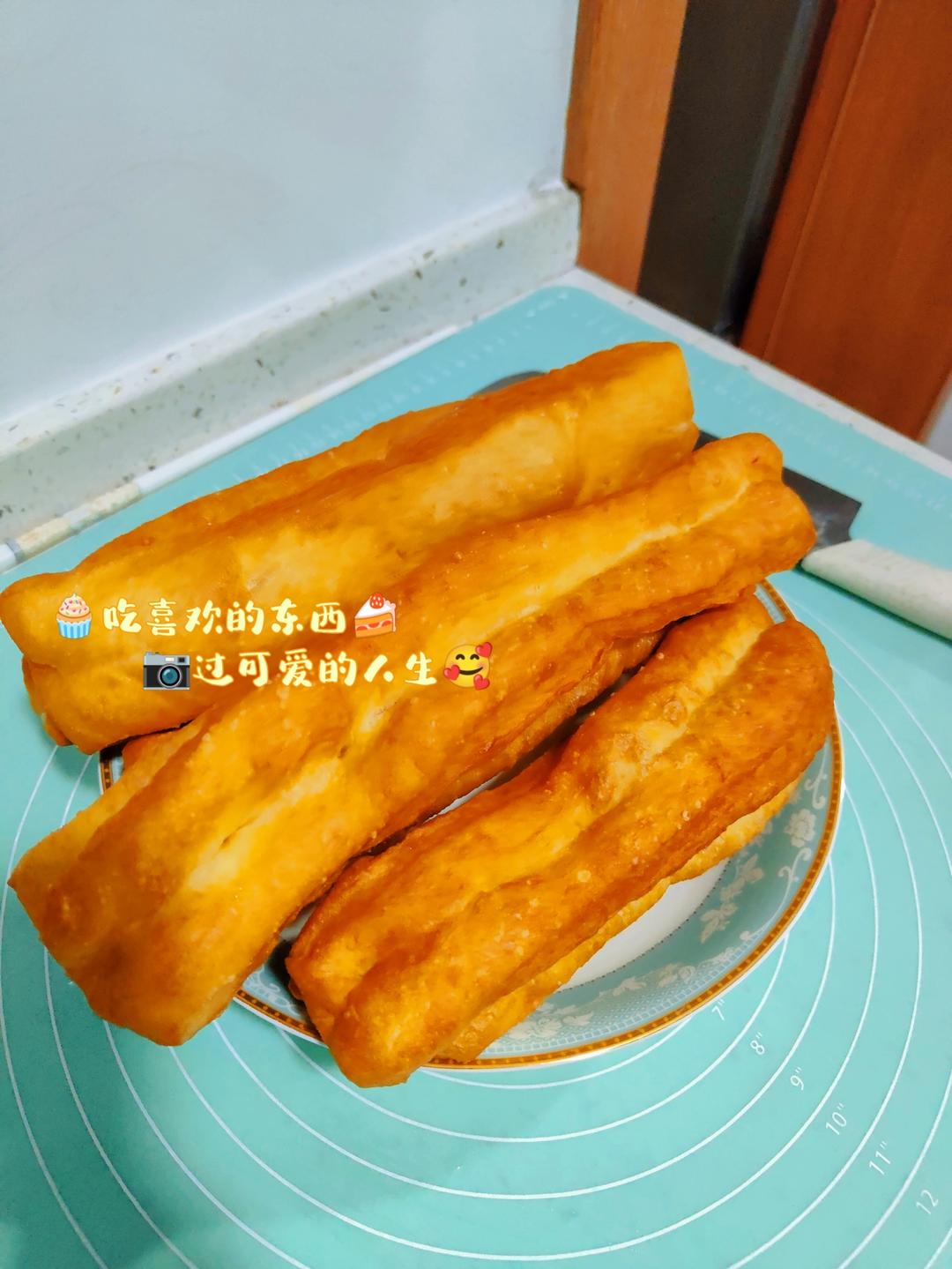 家庭版油条（大果子)做法，给宝宝吃安全放心，只用牛奶鸡蛋和面，快来试试吧