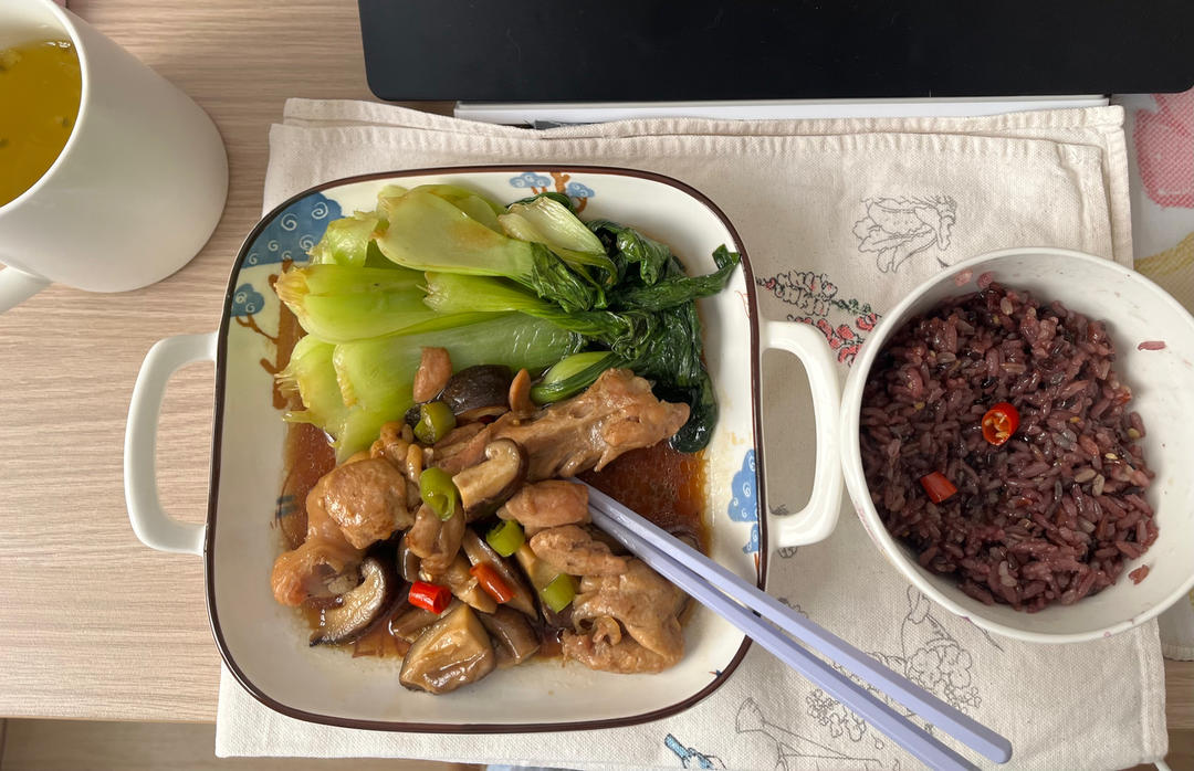 好吃到原地爆炸的黄焖鸡