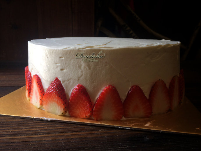 草莓奶油巧克力淋边蛋糕的做法 步骤7