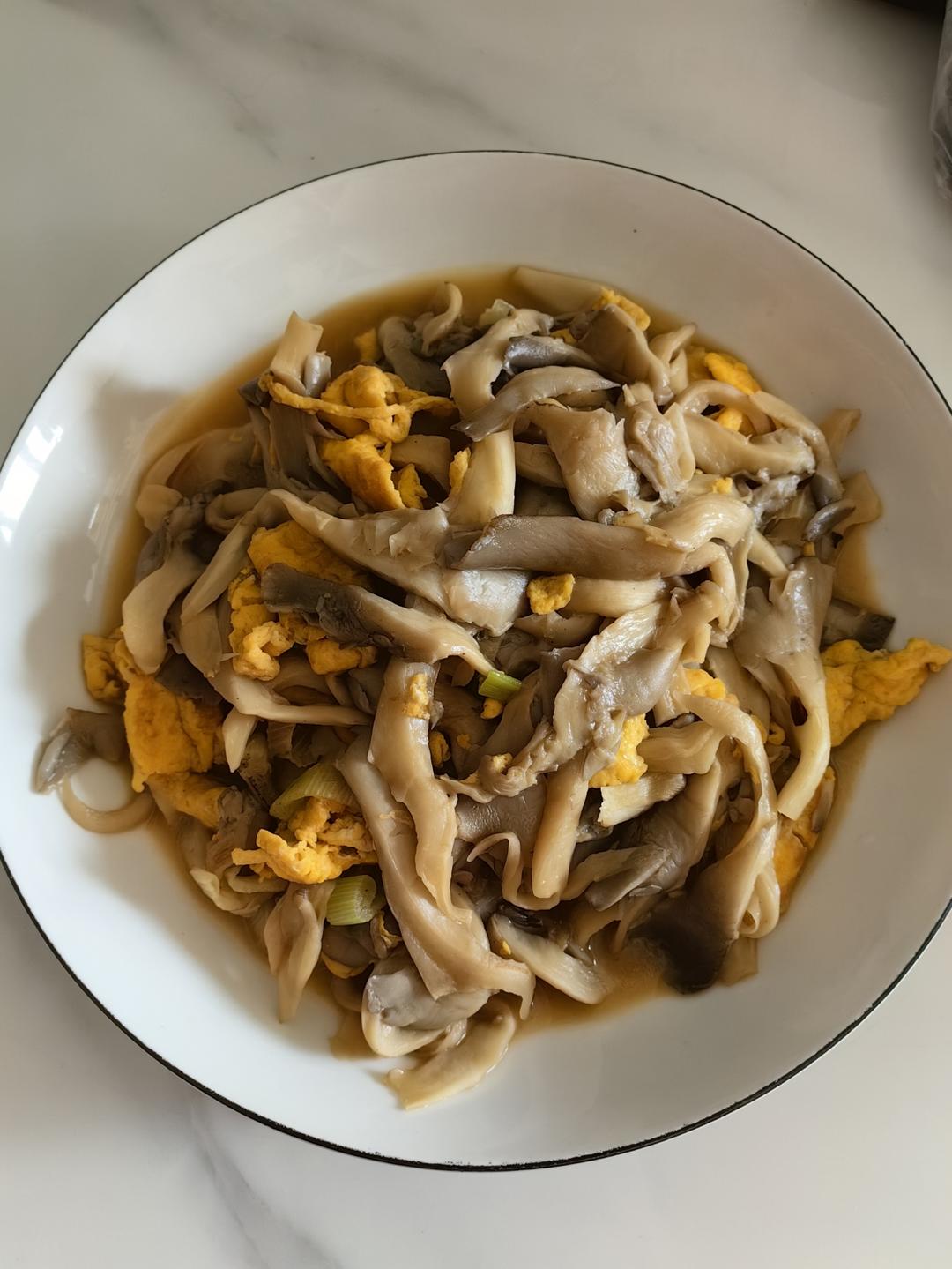 蘑菇炒鸡蛋	平菇这样炒，鲜美无比巨好吃