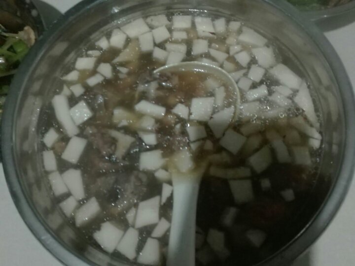 椰子花生筒骨汤的做法
