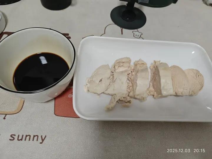 水煮也粉嫩不干柴的鸡胸肉【附万能蘸水】