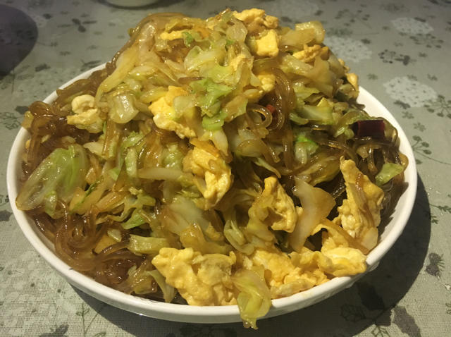 包菜粉丝炒鸡蛋