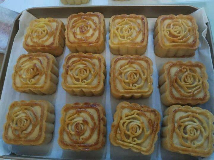 广式蛋黄莲蓉月饼