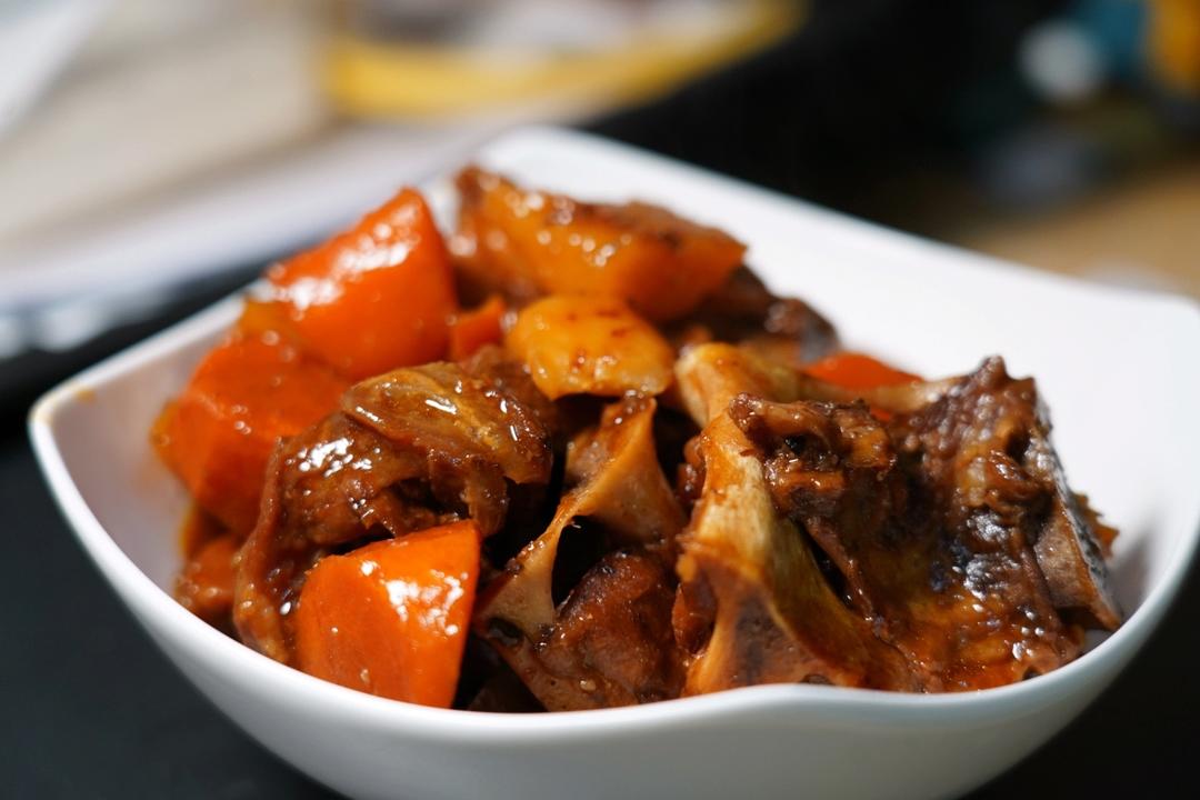 酥而不腻的红烧羊排