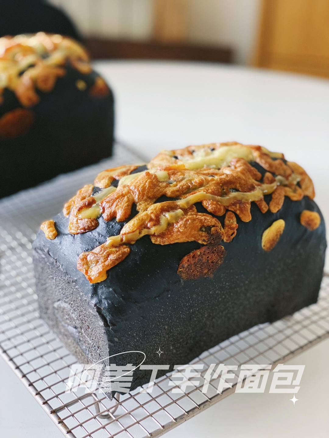 松软双重芝士墨鱼培根吐司