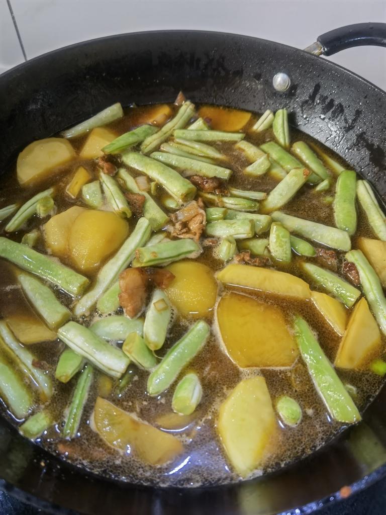 好吃的豆角焖面来啦！的做法