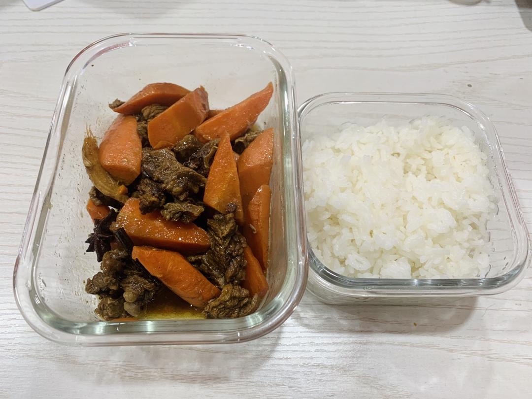 胡萝卜炖牛腩