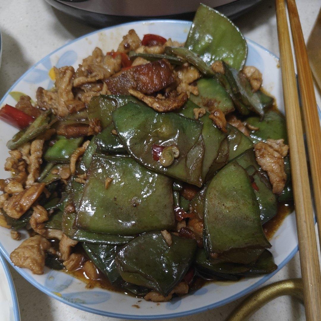 秋季美味紫扁豆烧五花肉