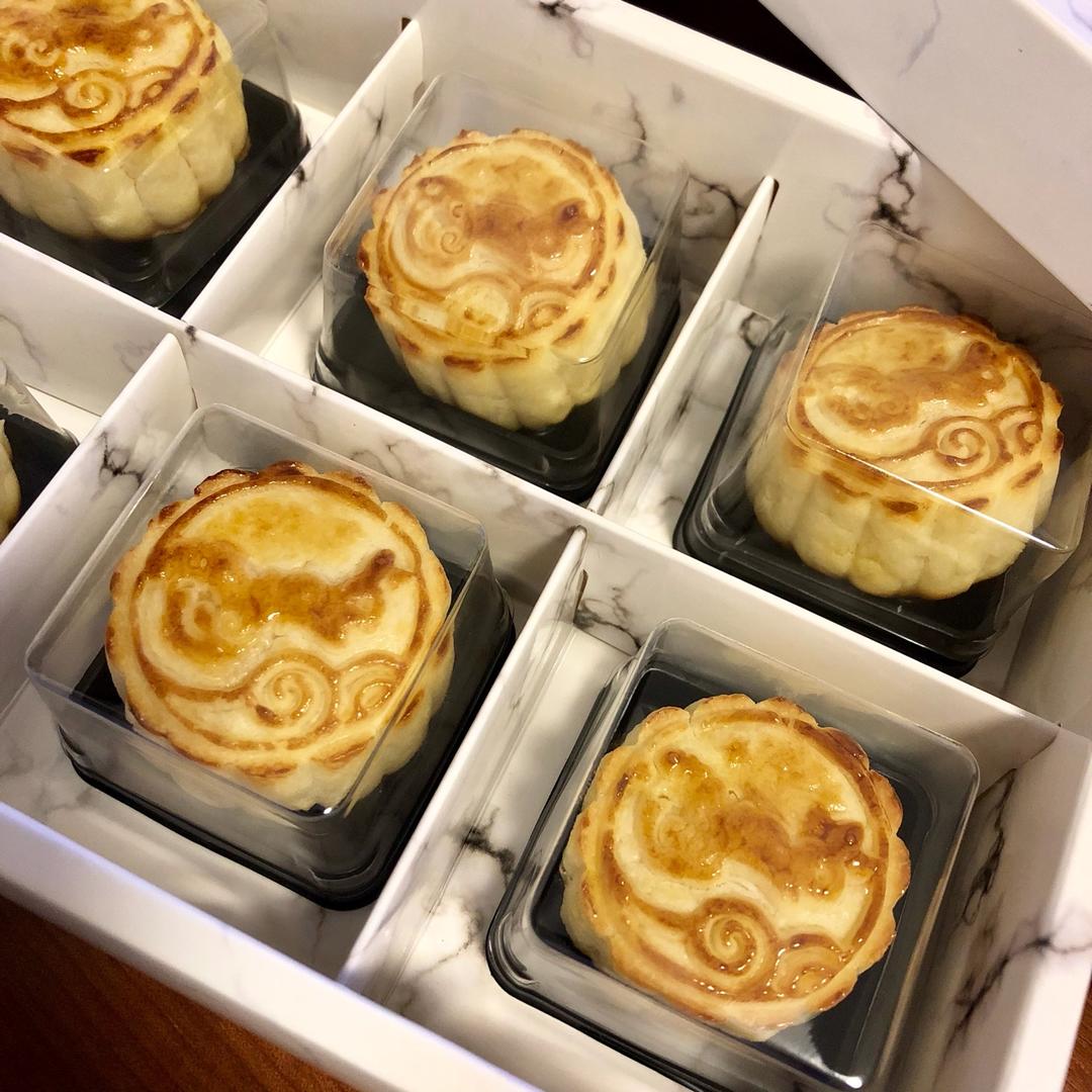 粒粒蛋黄半岛奶黄月饼
