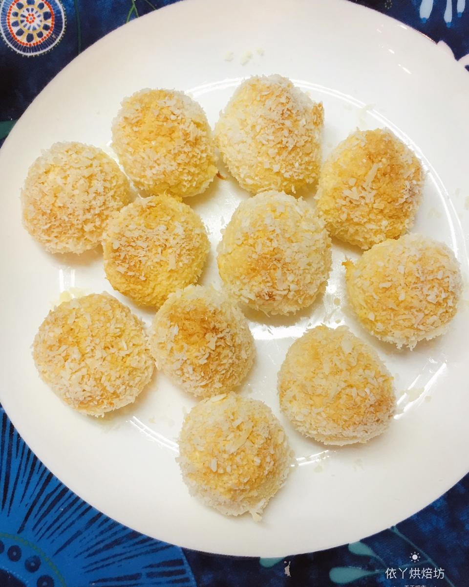 酥到人神共愤的超级酥香椰丝球 低糖版！简单快手
