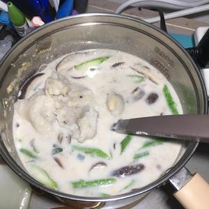 【牛肉面汤的重生】蘑菇芦笋芋头浓汤的做法 步骤6
