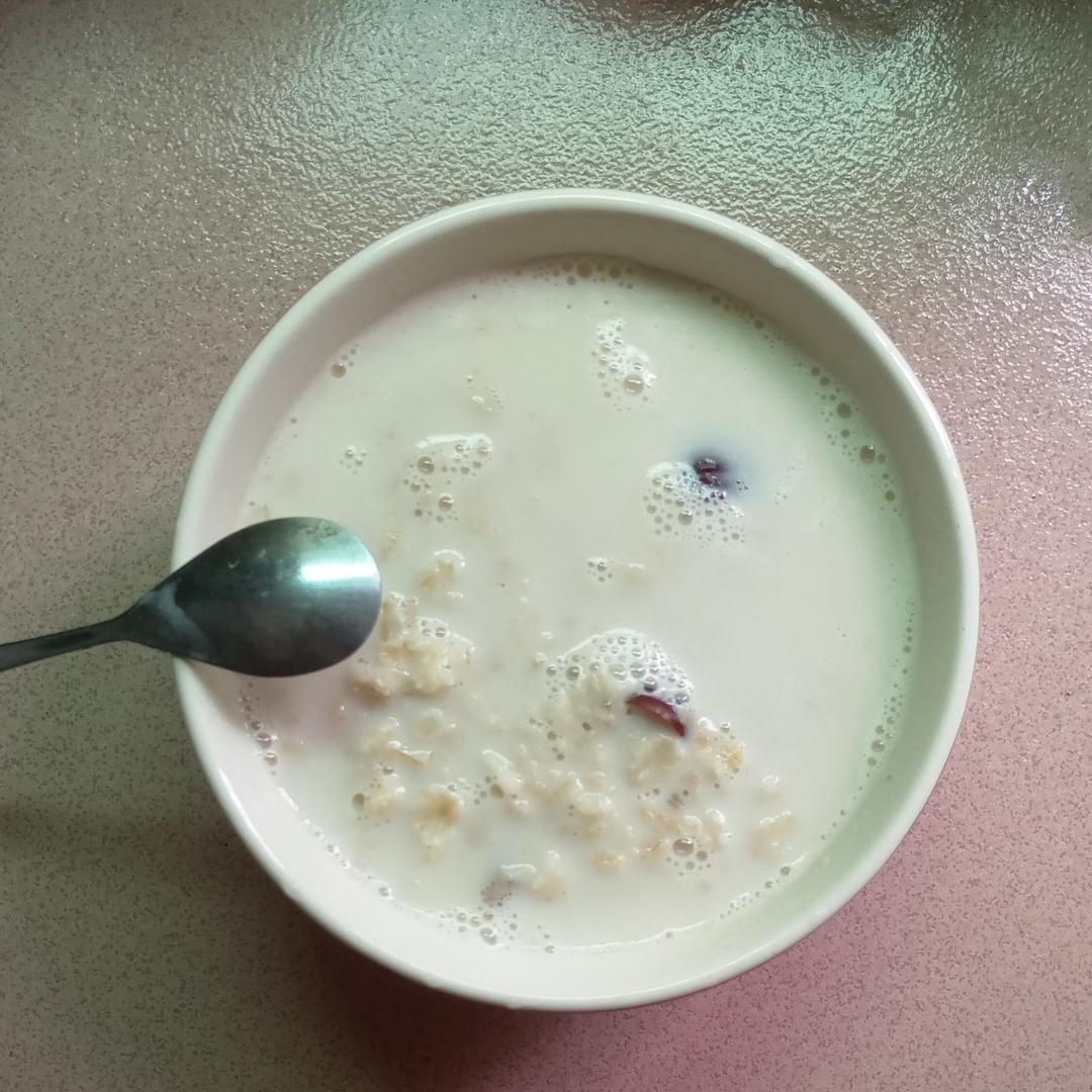 runbn做的牛奶红枣燕麦粥(懒人早餐)