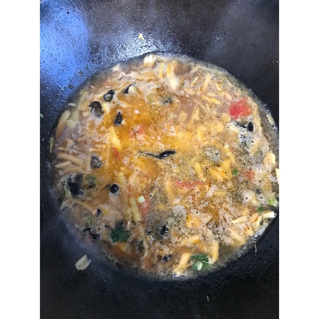 西红柿鸡蛋黄花菜木耳打卤面