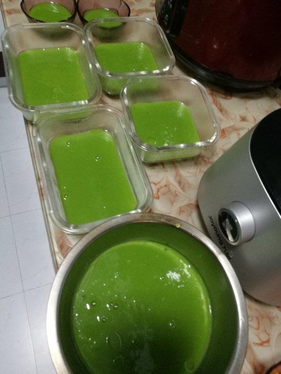 熬制肉皮冻---为小笼包做准备