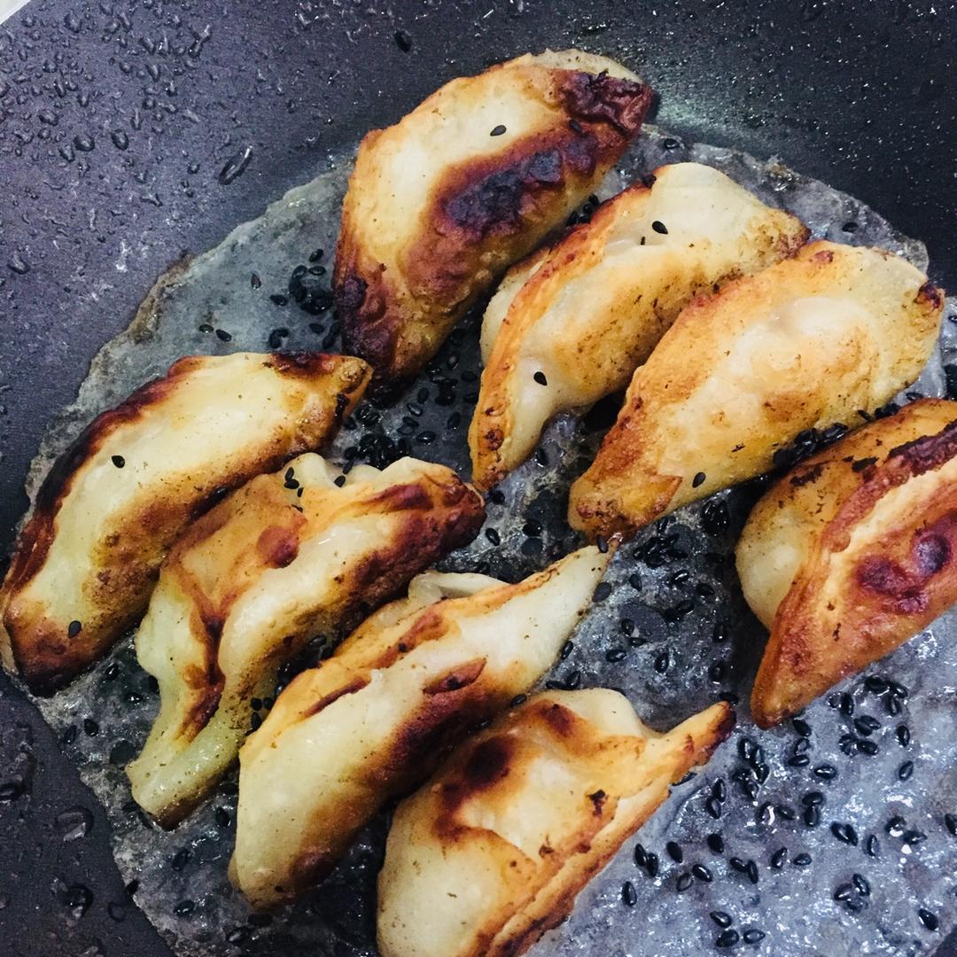 早餐来一锅香脆的生煎饺子