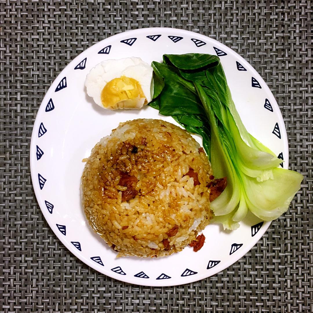 广式腊味煲仔饭