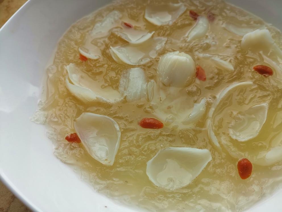 鲜百合冰糖燉燕窝