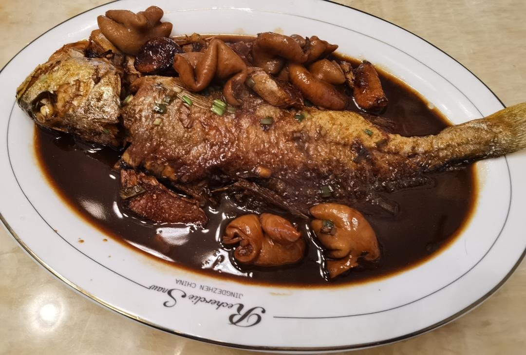 红烧黄鱼—鱼皮不破的小窍门