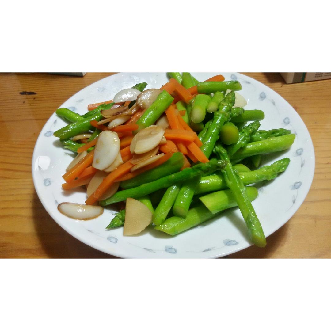 芦笋胡萝卜香菇小炒